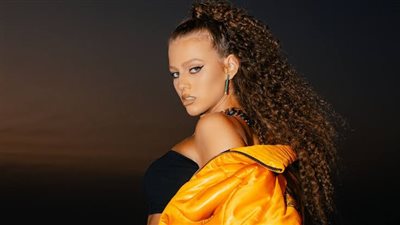 لأول مرة| إليانا تطلق ألبومها وتحتفل بطريقة مبتكرة مع شجر الزيتون 