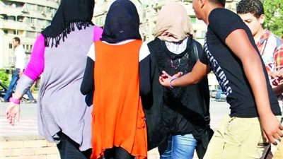 لماذا تنتشر ظاهرة التحرش في العيد؟ خبراء يجيبون