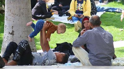 صور من احتفالات المواطنين بعيد الفطر في الحدائق والمنتزهات