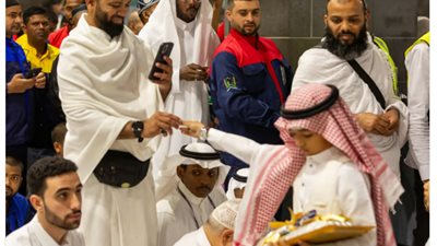 المسجد الحرام يستقبل الأطفال بالحلوى خلال أيام عيد الفطر