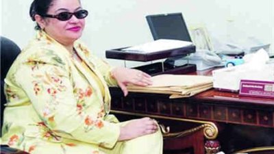 ظَبْية خميس | أول إماراتية تعمل في جامعة الدول العربية