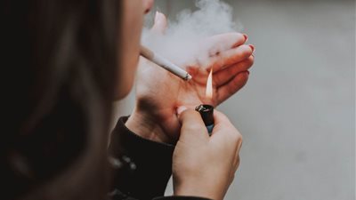  تفسير حلم التدخين في المنام للعزباء والمتزوجة