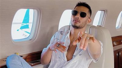 وصلة مزاح بين محمد رمضان وأصدقائه على طائرته الخاصة (صور) 