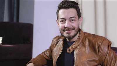 أحمد زاهر يكشف مفاجآت عن دوره في «نعمة الأفوكاتو»