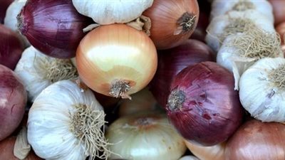 للراغبات في التخزين | أسعار البصل والثوم اليوم في سوق العبور