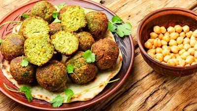  لو بتفكري في فطار.. طريقة عمل الطعمية بالحمص مثل المحلات