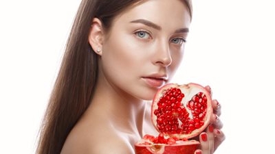 6 فوائد مدهشة لـ زيت الرمان تجعل بشرتك خالية من التجاعيد