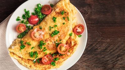 للإفطار | طريقة عمل البيض بالخضار والشوفان