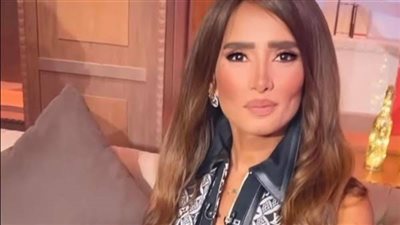 كيف ردت زينة على انتقاد طارق الشناوي لها؟