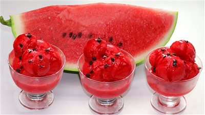 طريقة عمل آيس كريم البطيخ بخطوات بسيطة