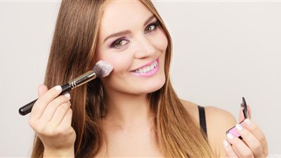 طريقة وضع البلاشر حسب شكل وجهك ( صور)