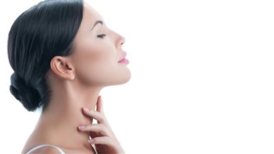 وصفات طبيعية فعالة للتخلص من تجاعيد الرقبة