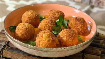 جديدة ولذيذة.. طريقة عمل كرات الاسباجتي بصدور الدجاج 