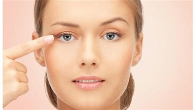 6 خطوات تخلصك من مشكلة ارتخاء الجفون 