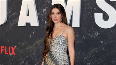 ميلي بوبي براون تثير الجدل بإطلالة البيكيني الفاضحة (صور) 