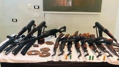 القبض على عاطلين بالفيوم وبحوزتهما 10 بنادق خرطوش
