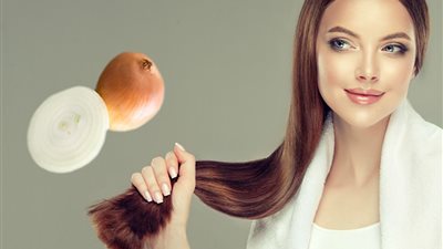 وصفات طبيعية من البصل لتطويل الشعر في أسبوع
