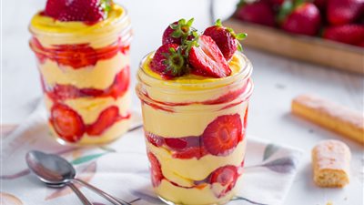 طريقة عمل تيراميسو الفراولة بخطوات سهلة