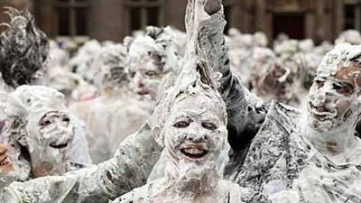 من ضرب العريس لتحطيم الأطباق | أغرب عادات الزواج حول العالم