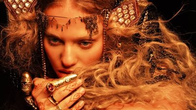 إليانا تحتفل مع جمهورها بالشهر الوطني للتراث العربي الأمريكي (صور) 