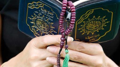 هل يجوز قراءة القرأن بدون حجاب؟ «الإفتاء تُجيب»