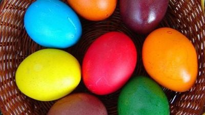 بدون  ألوان صناعية | 5طرق طبيعية لتلوين البيض في شم النسيم 2024