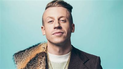 رابر أمريكي يثير الجدل في احتجاجات طلاب الجامعات 