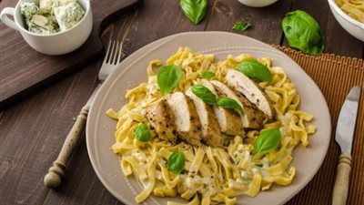 طريقة عمل الفيتوتشيني بالدجاج والكريمة