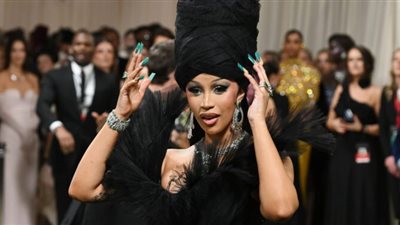 هجوم حاد على الرابر كاردي بي والجمهور يتهمها بالعنصرية 