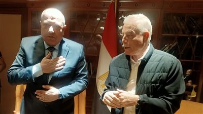 محافظ جنوب سيناء يكرم رئيس شركة كهرباء القناة