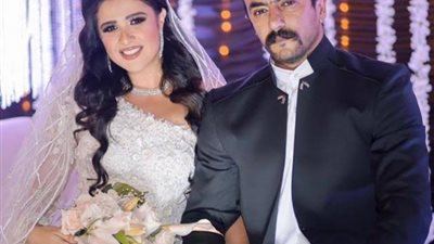 ياسمين عبدالعزيز بفستان زفاف في أحدث ظهور بعد الانفصال