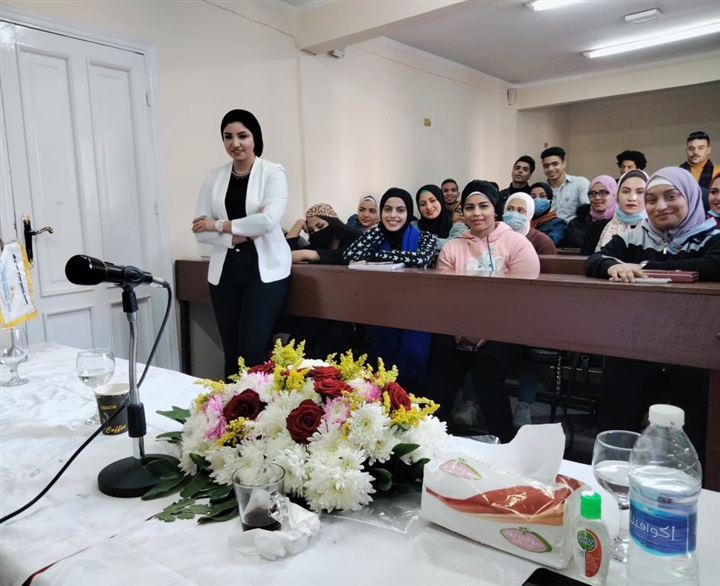 "دور المرأة في الإعلام" ندوة بمعهد عين شمس.. وبسمة رمضان تُطالب بتقصي الحقائق